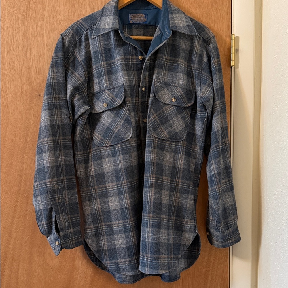 Vintage! Pendleton Woolen Mills Navy and Gray Shirt quality vintage pure wool - Picture 2 of 7